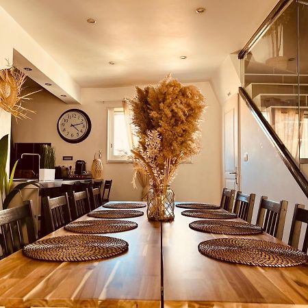 Maison de Village Ecusson: Spacious City Center Retreat with Terrace Nimes Exterior photo