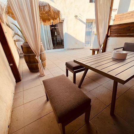 Maison de Village Ecusson: Spacious City Center Retreat with Terrace Nimes Exterior photo