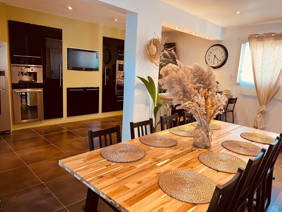 Maison de Village Ecusson: Spacious City Center Retreat with Terrace Nimes Exterior photo