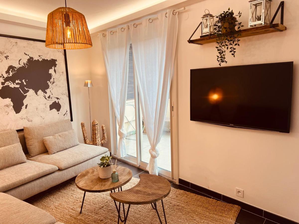 Maison de Village Ecusson: Spacious City Center Retreat with Terrace Nimes Exterior photo