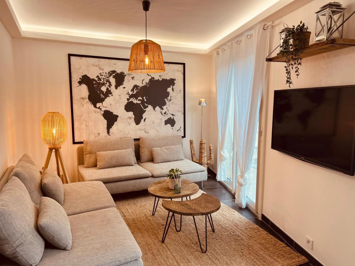 Maison de Village Ecusson: Spacious City Center Retreat with Terrace Nimes Exterior photo